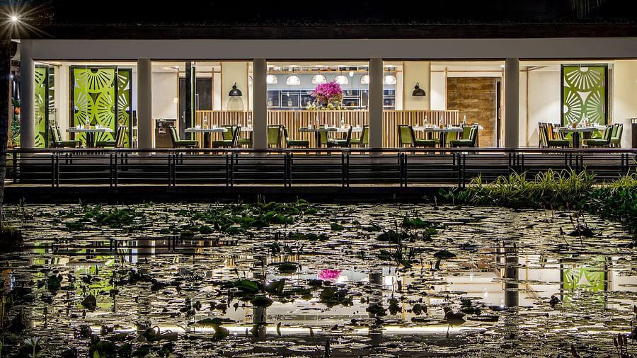Restaurant facade Night-2