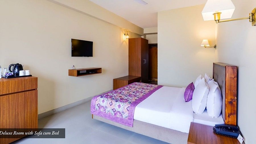 Deluxe-room-with-sofa-cum-bed2