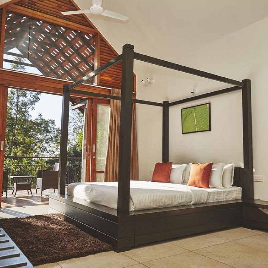 The Birchwood Retreat - view of the bedroom with king-size bed