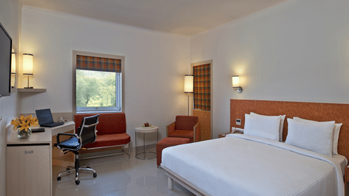 Deluxe Room Nirwana Hometel Jaipur L
