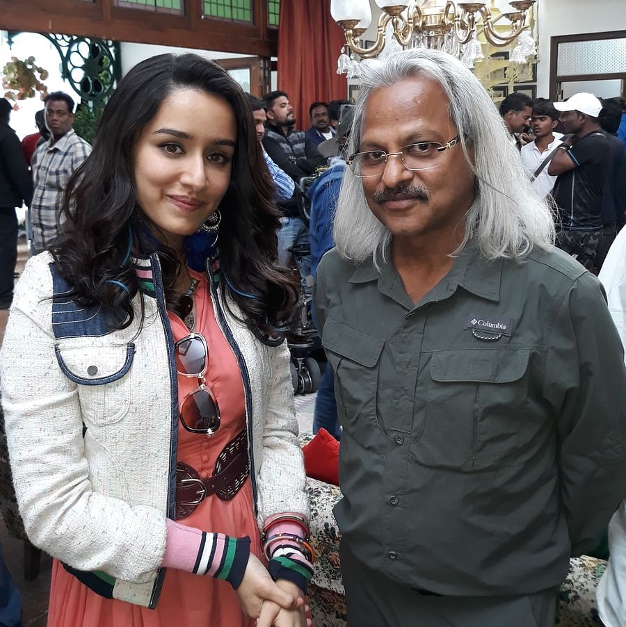 Image of  shraddha kapoor and a man posing for a picture with a lot of people behind them