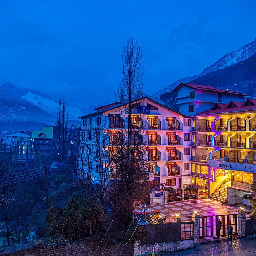 alt-text Resort Exterior-65
