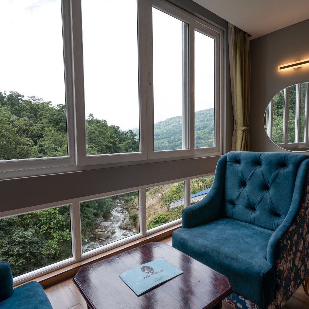 EXECUTIVE ROOM WINDOW VIEW (Large)