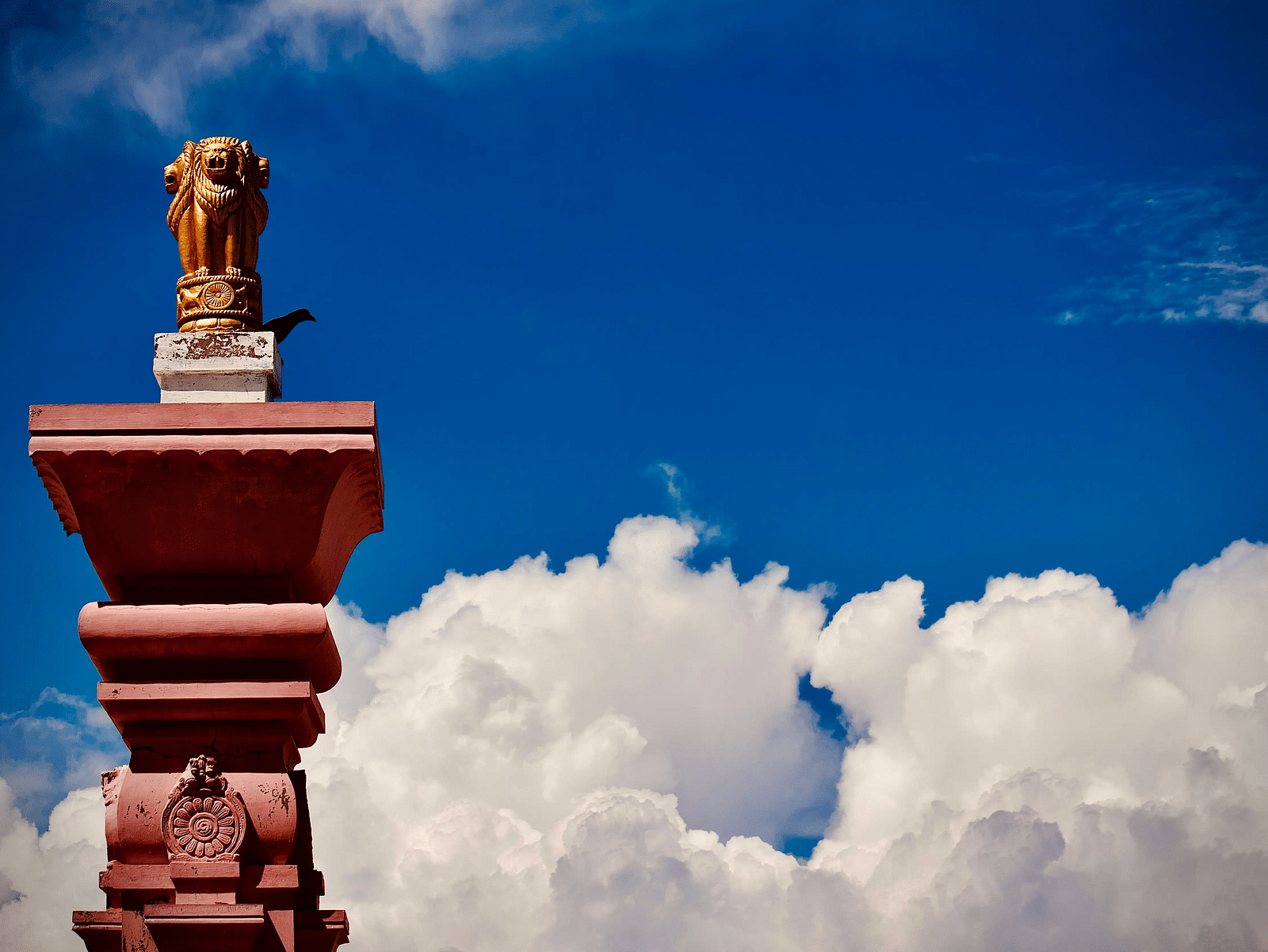 Ashokan Symbol standing tall on a oillar against clear skies iyoddk