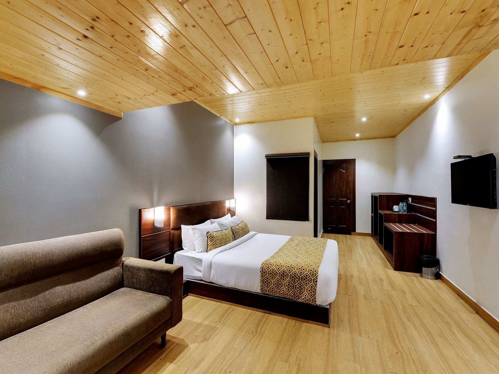 An image of a room with a queen size bed, TV, sofa, lamps and minimal decoration - Sumitel Vista TV Tower