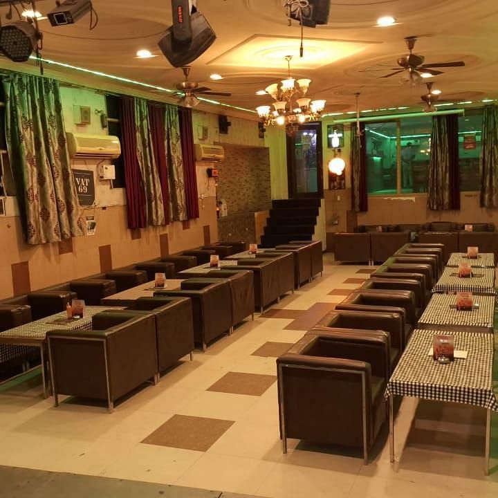 A restaurant interior with neatly arranged tables and chairs - Motel Divine International, Roorkee