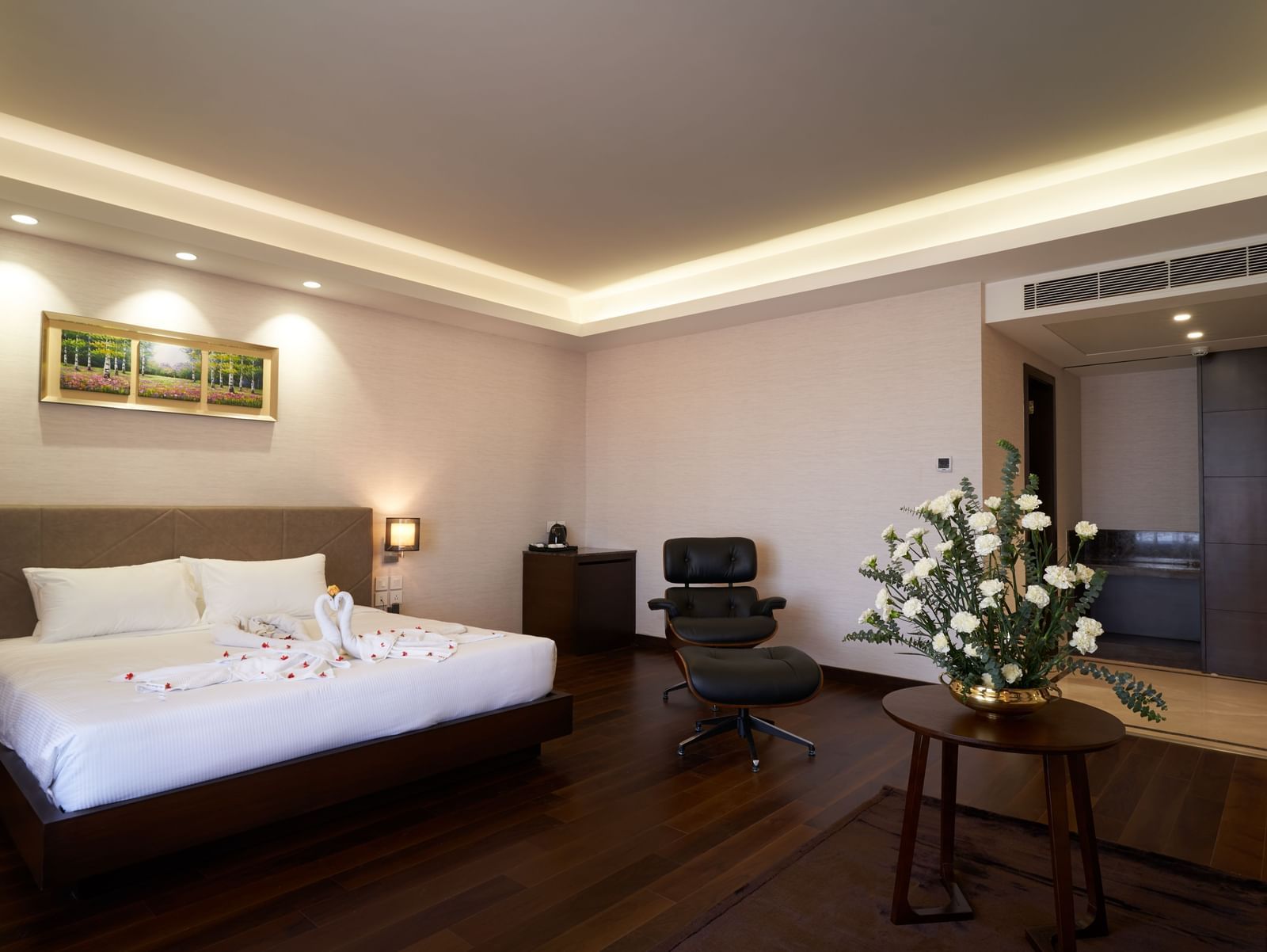 Royal Honeymoon Suite The Hamuse Hotel Kodaikanal 2