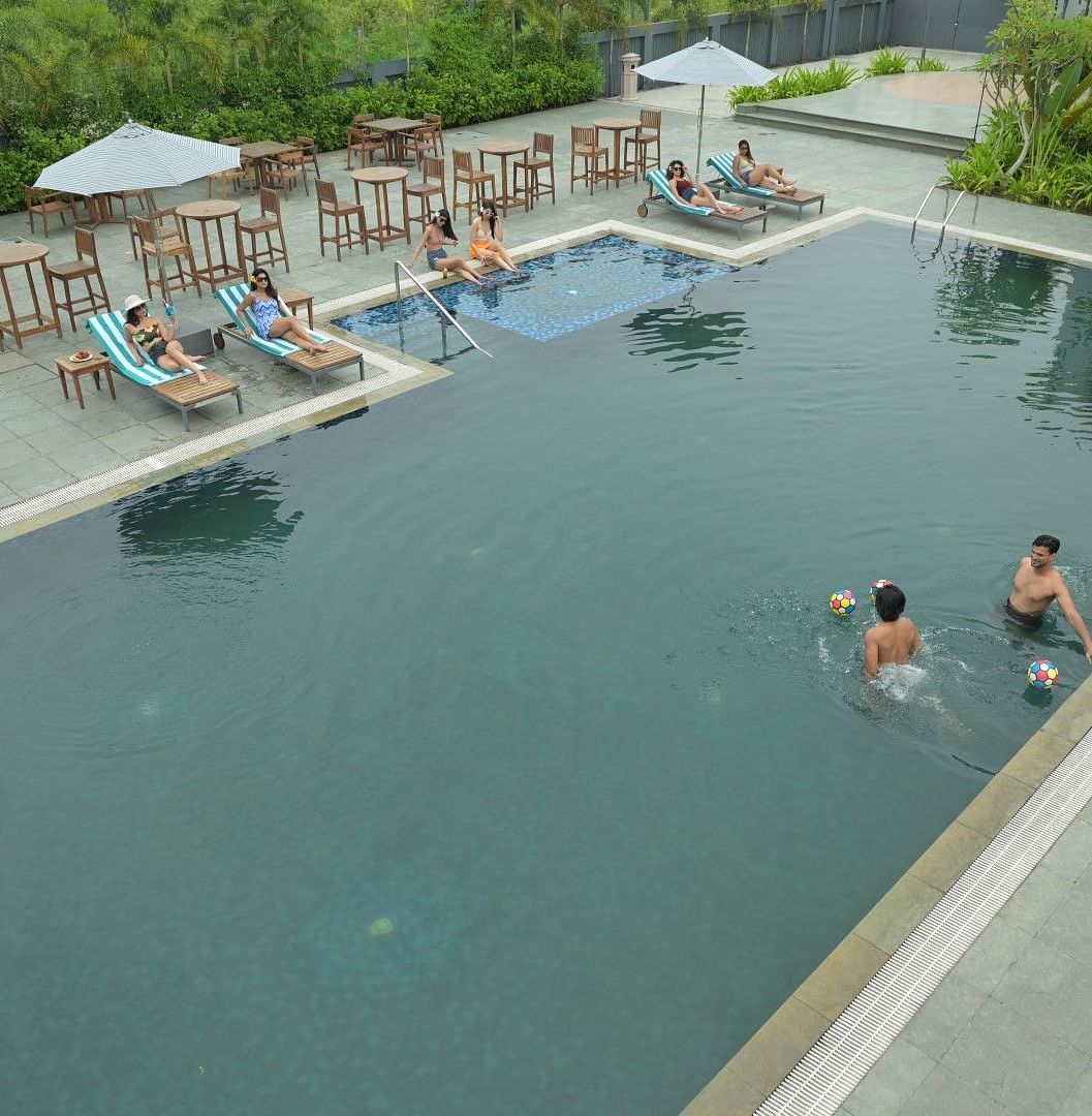 Sub-aerial view of the outdoor swimming pool at Singalila Club