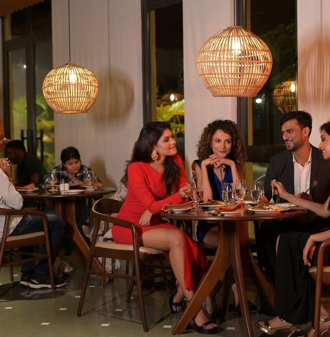 People enjoying food and drinks at Silver Fir restaurant at Singalila Club