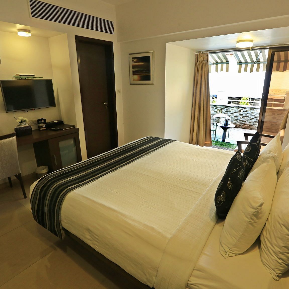 Top veiw of a room with bed and televison in front of it at The Oriental Residency 