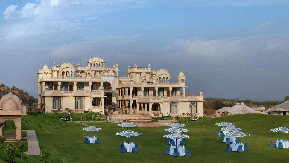 Moriyo Lawn with chairs and tables arranged on it at Rajasthali Resort & Spa Jaipur.