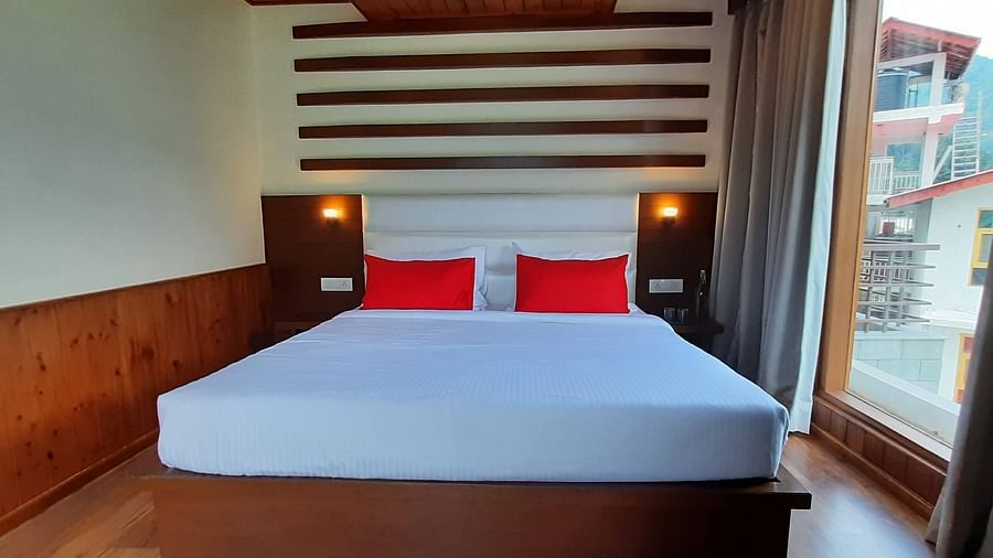 Front-view of bed in the deluxe room at Mastiff Xanadu, Manali