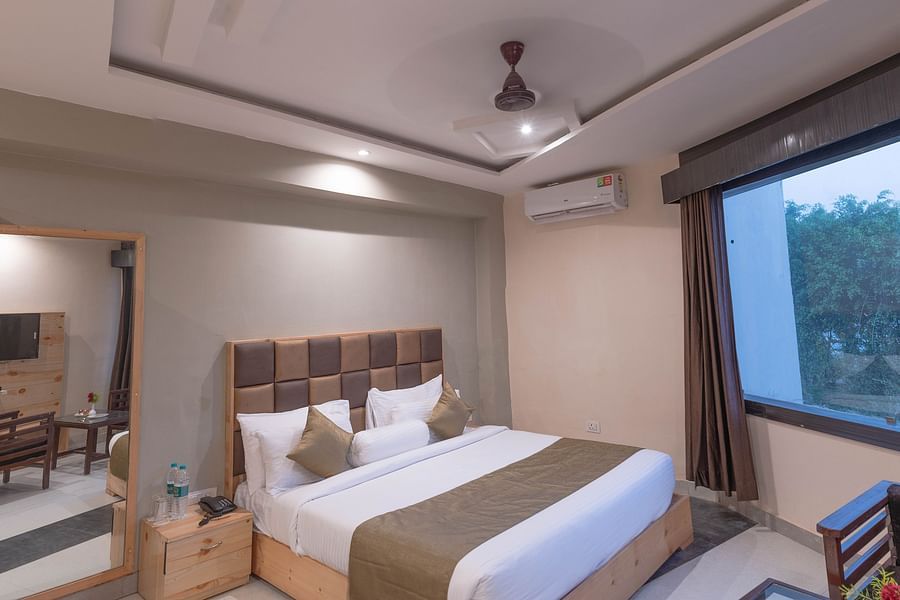 alt-text Standard Room 6