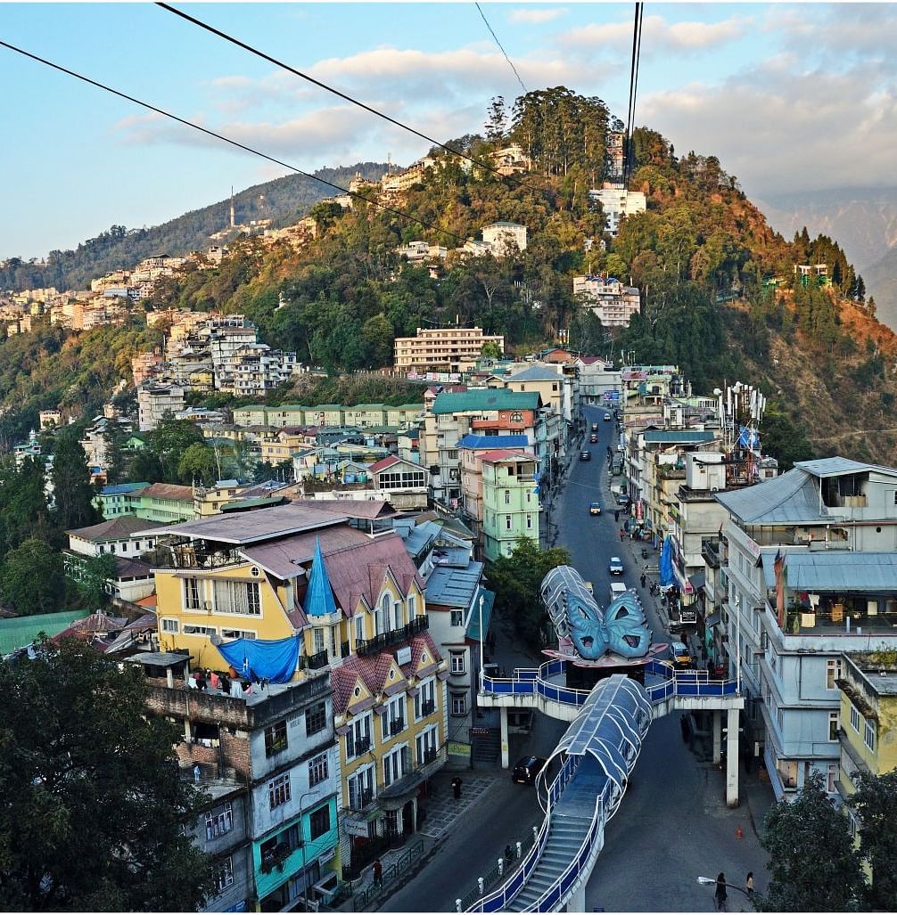 The stunning mountain and city view of Gangtok