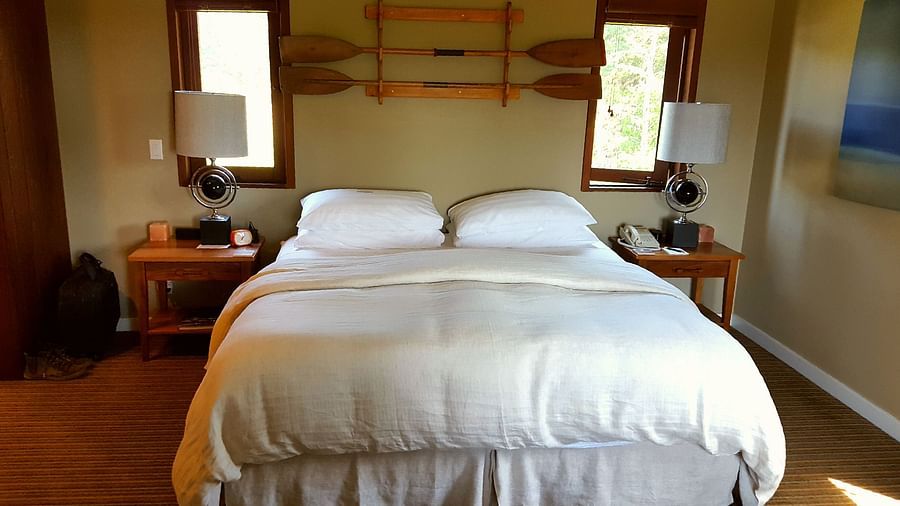 A cosy hotel room in Mendocino with a bed featuring soft linens and warm ambience - Brewery Gulch Inn & Spa