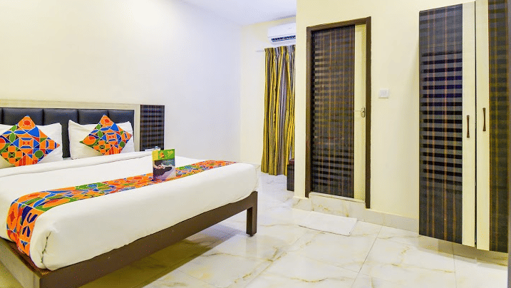 Comfortable double bed in Classic Single, budget accommodation in Chennai