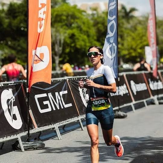 free-photo-of-photo-of-a-woman-running-a-marathon rzfr0b