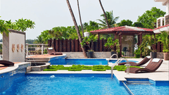 Swimming pool at White Pearl Resort by Rosetum