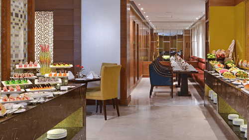 Coffee Shop at at Golden Sarovar Portico Amritsar 2