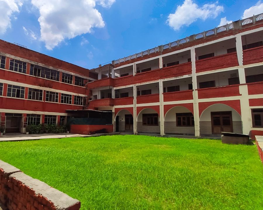 alt-text Facade of Goverdhan Hotel