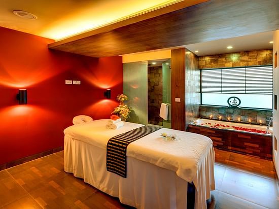 overview of the massage room with massage table at Myra Spa - Spa in Kolkata - Kenilworth Hotel