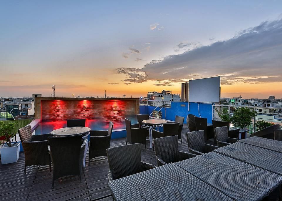 Rooftop restaurant at TGI Apple Inn, Jaipur