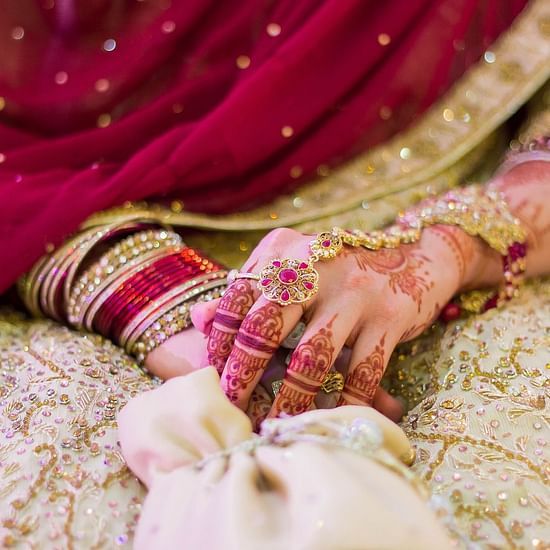 bride showing off mehndi and jewellery