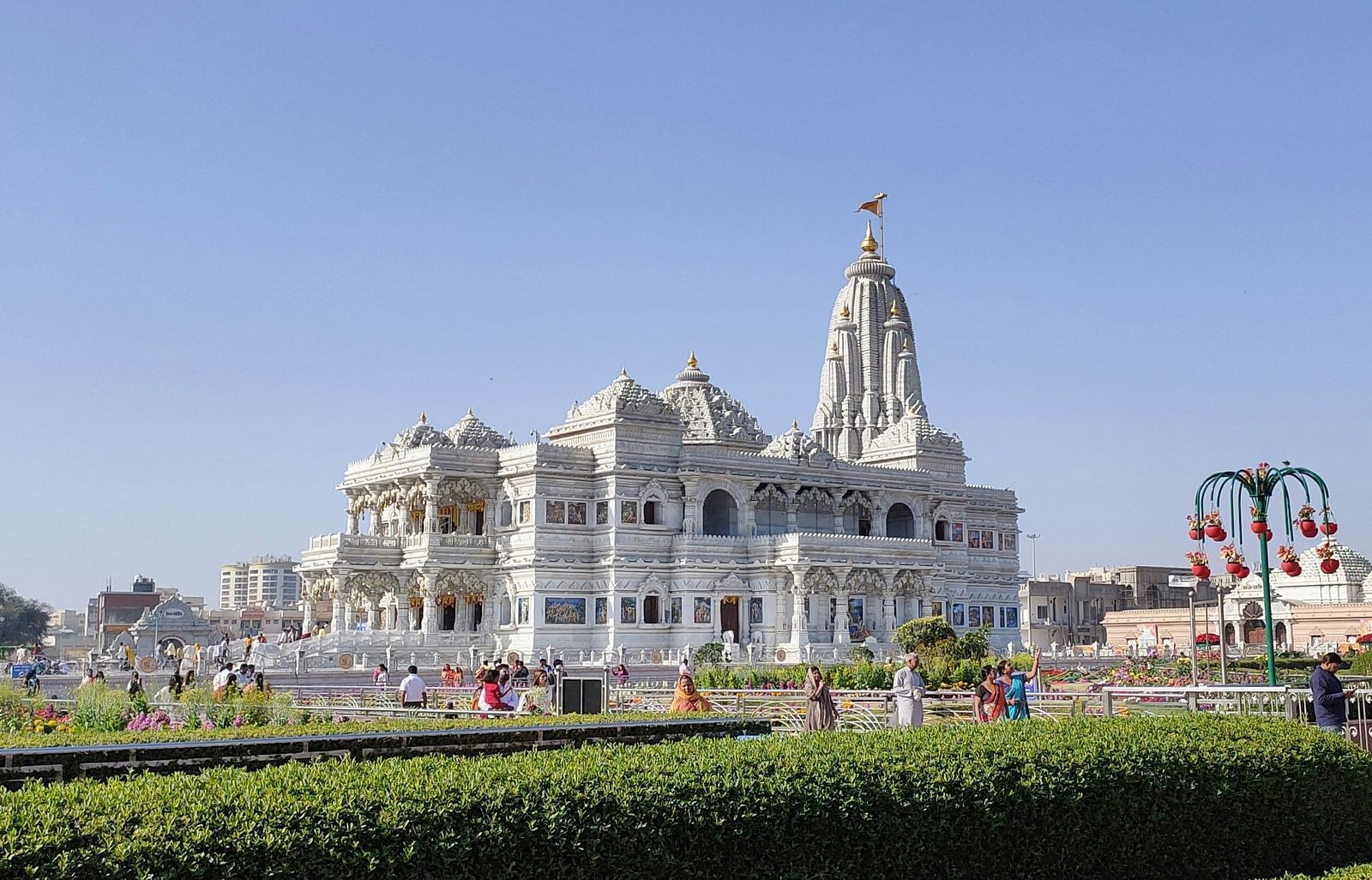 Picture of a temple with a few buildings around