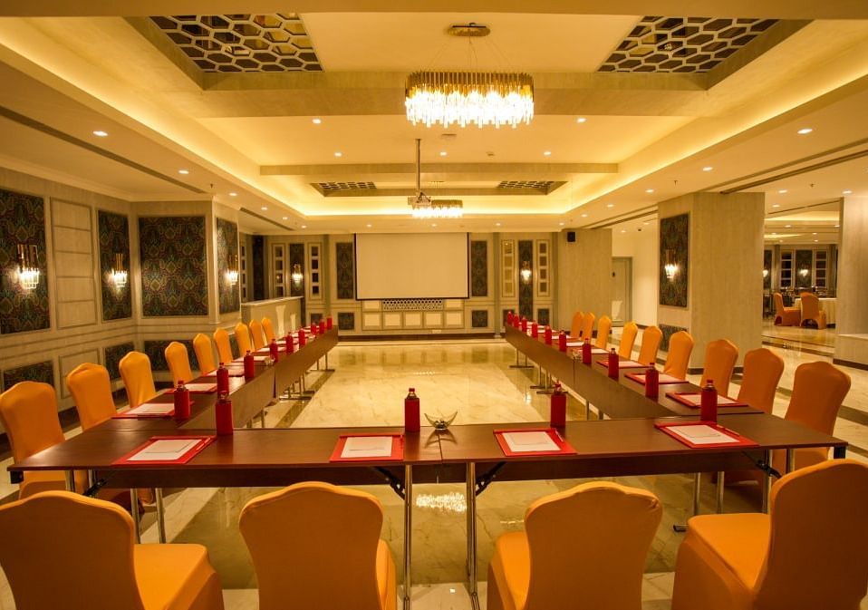 An image of a u-shape seating arrangement in a banquet hall in Chennai