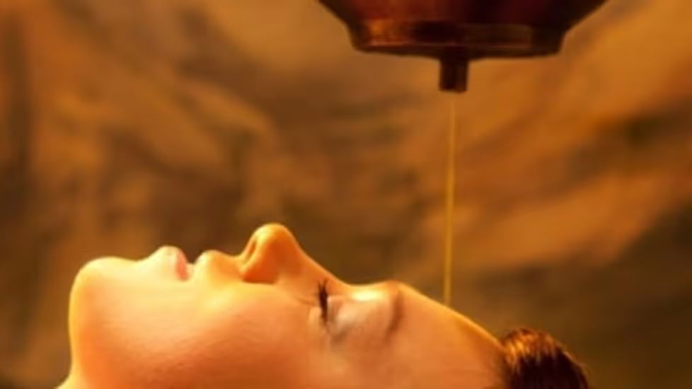 A person getting oil drip therapy at a spa