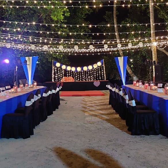 an outdoor dining arrangement for weddings