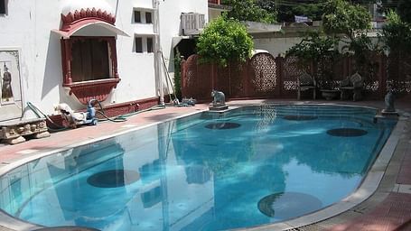 A pool in Rangniwas Palace Hotel