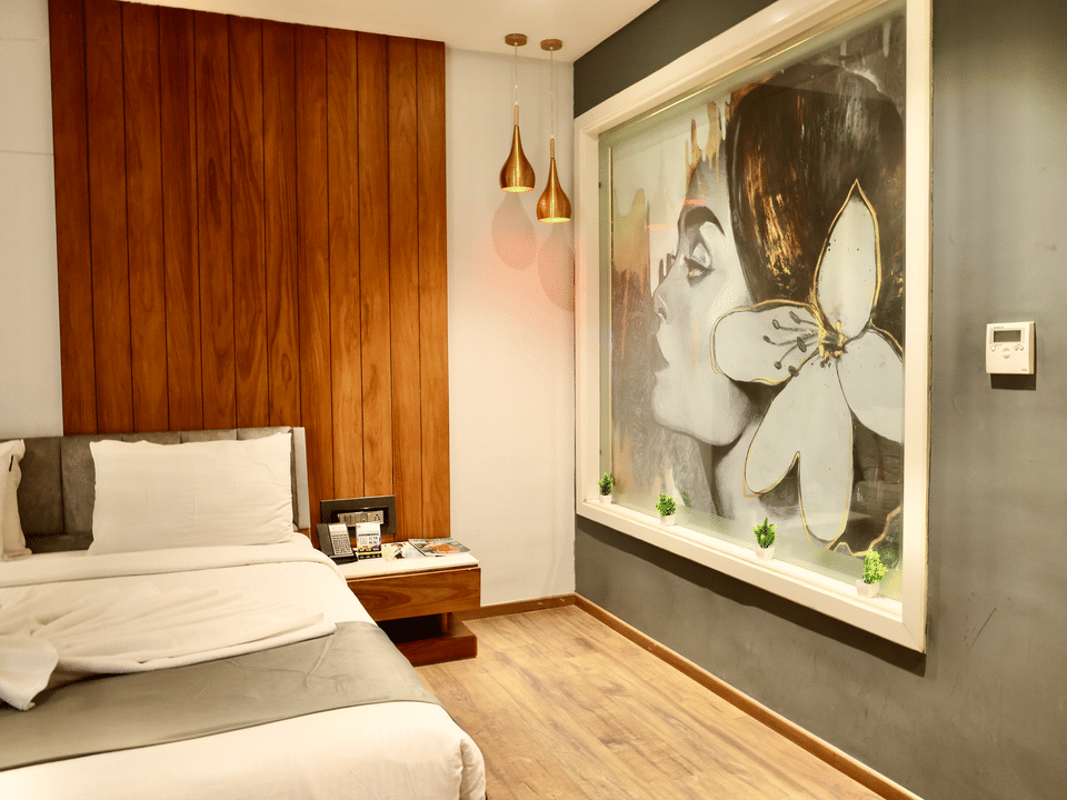 Premier Room, Feature artwork beside the bed