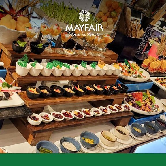 food buffet with numerous dishes kept decorated- Mayfair Lagoon, Bhubaneswar 