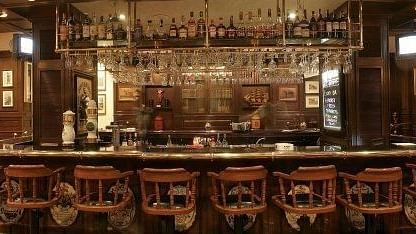 Geofferys The Pub at Hotel Marine Plaza Mumbai