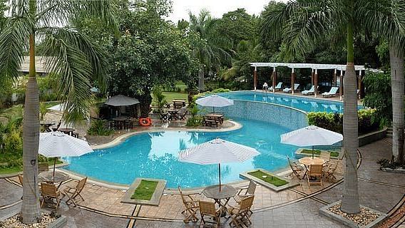 full view of double deck swimming pool