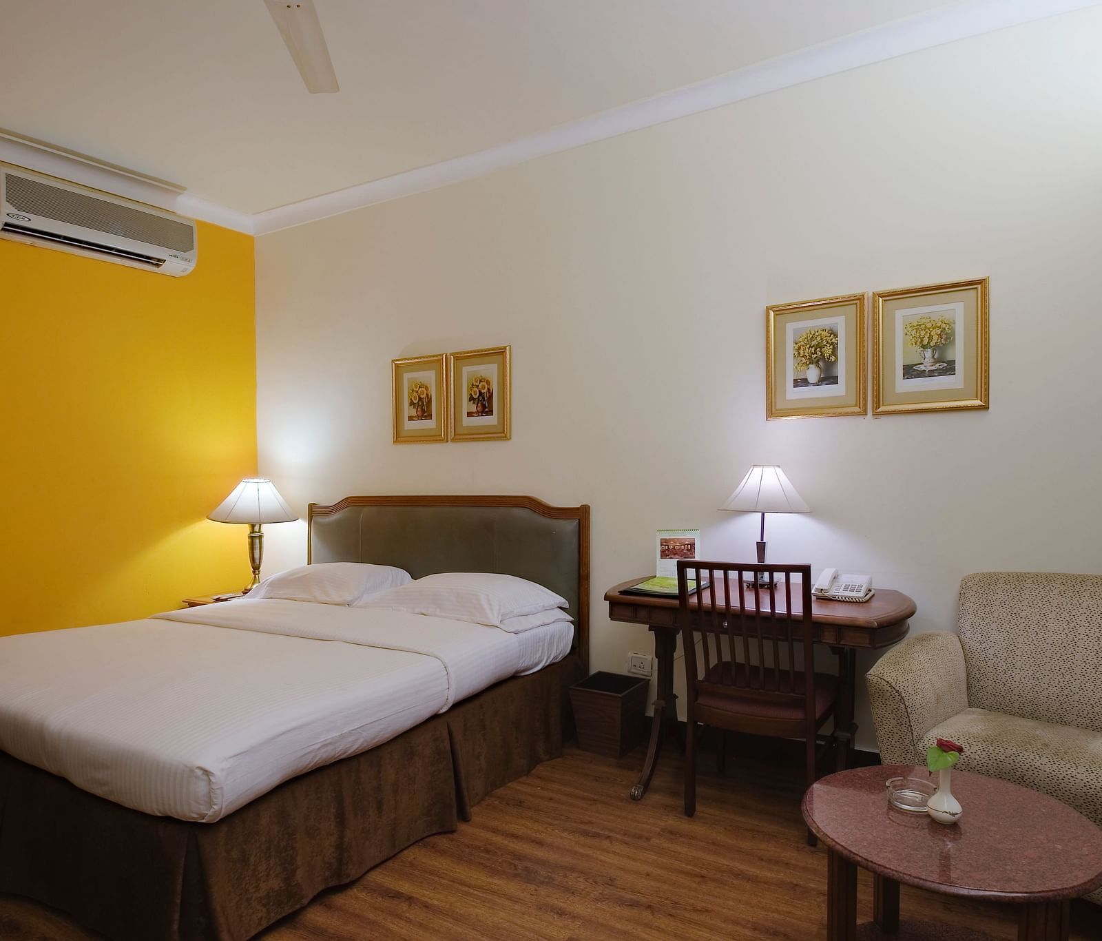 a king size bed - Mayfair, Rourkela