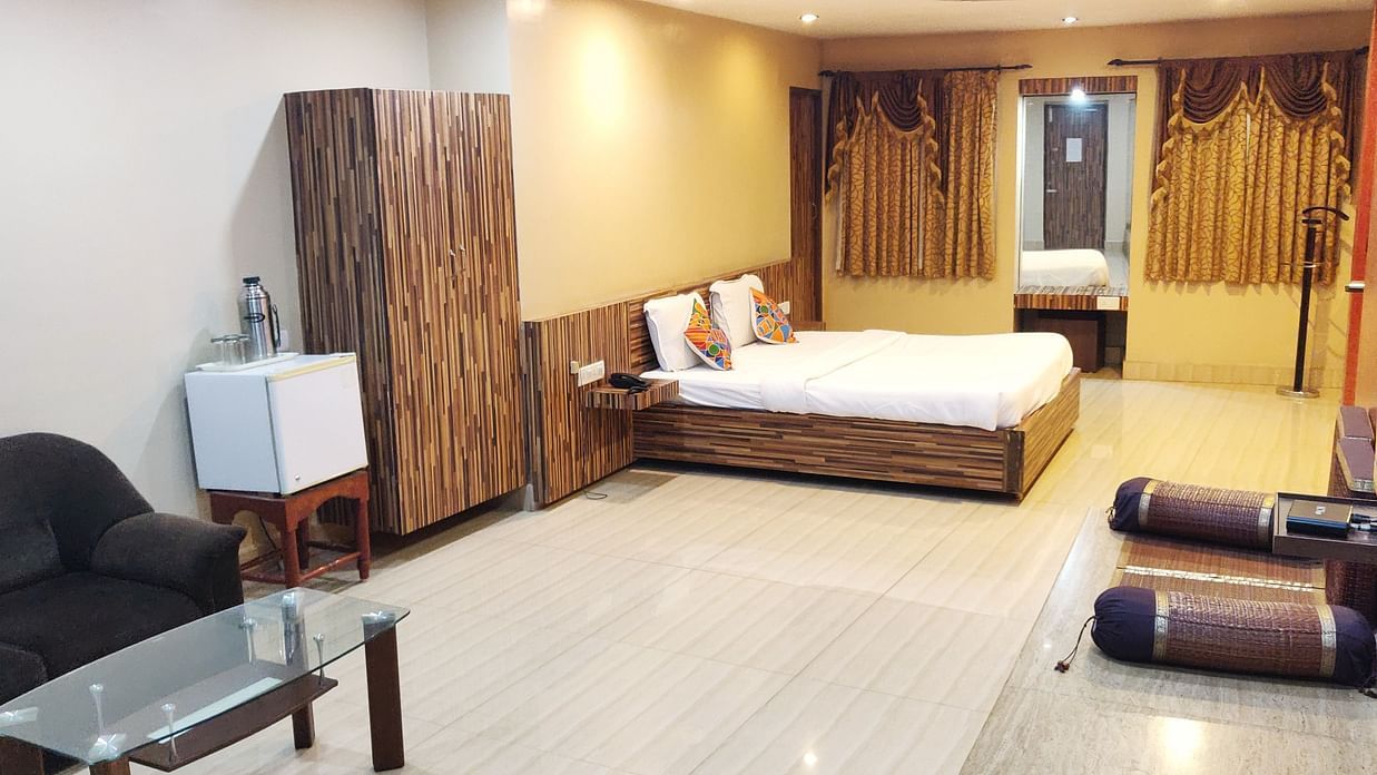 ROYAL - Luxurious Royal Room accommodation in Egmore
