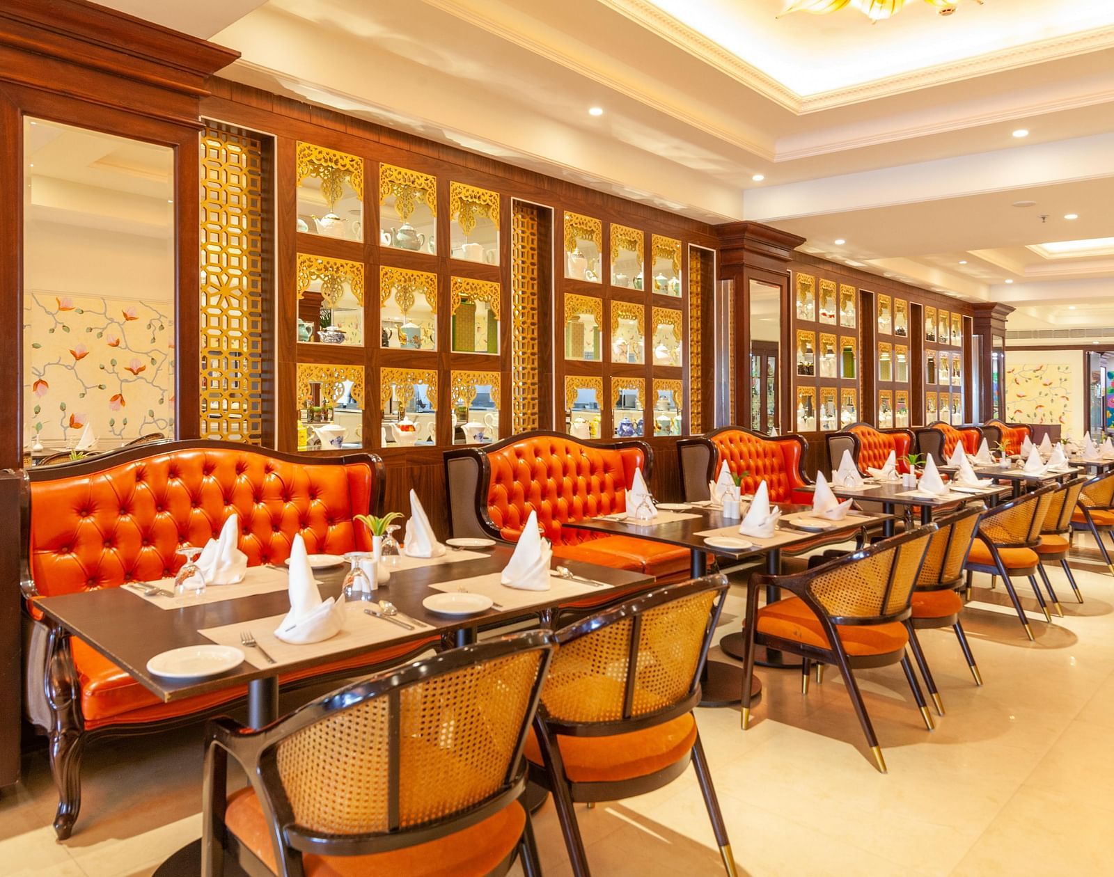 indoor dining space - Mayfair Lake Resort, Raipur 3