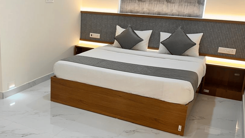 Bedroom featuring a double bed and a door | Hotel Aurora Bliss