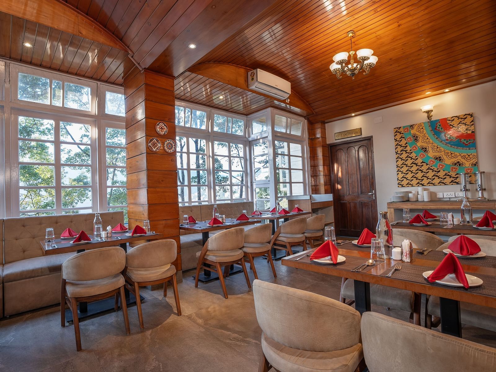 Summit alpine abode_restaurant