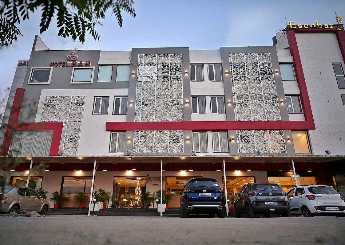 Facade of TGI Insignia during the day