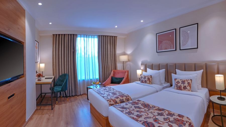 A deluxe twin room at Royale Sarovar Portico, Agra