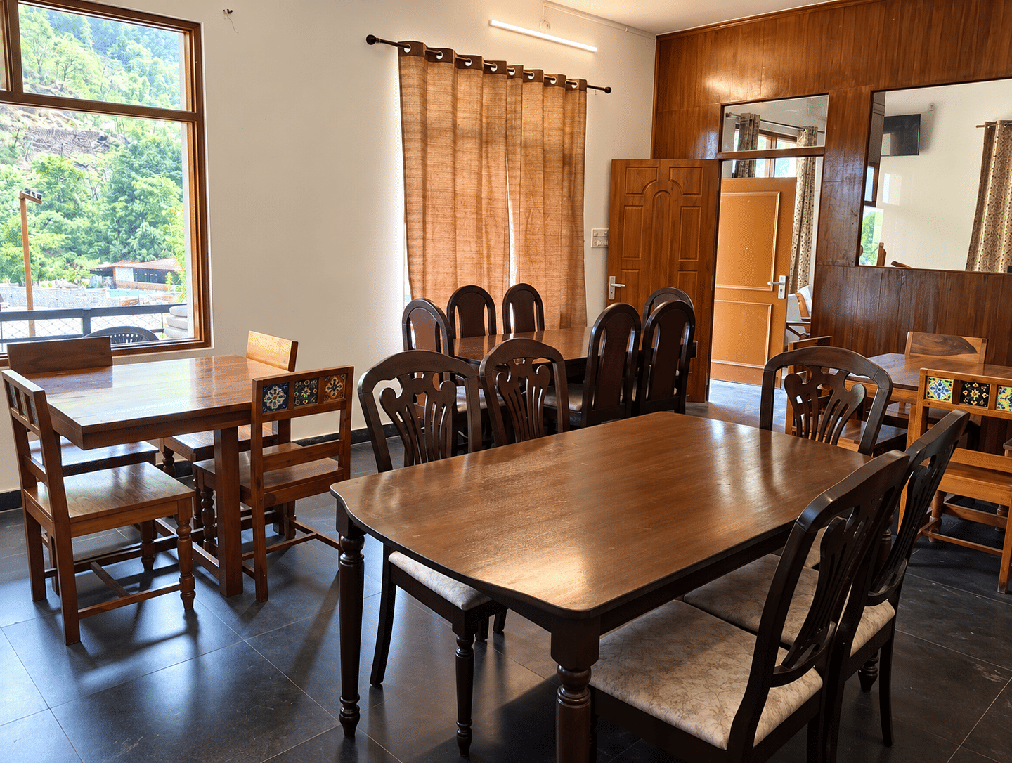 restaurant-dining-tables-1