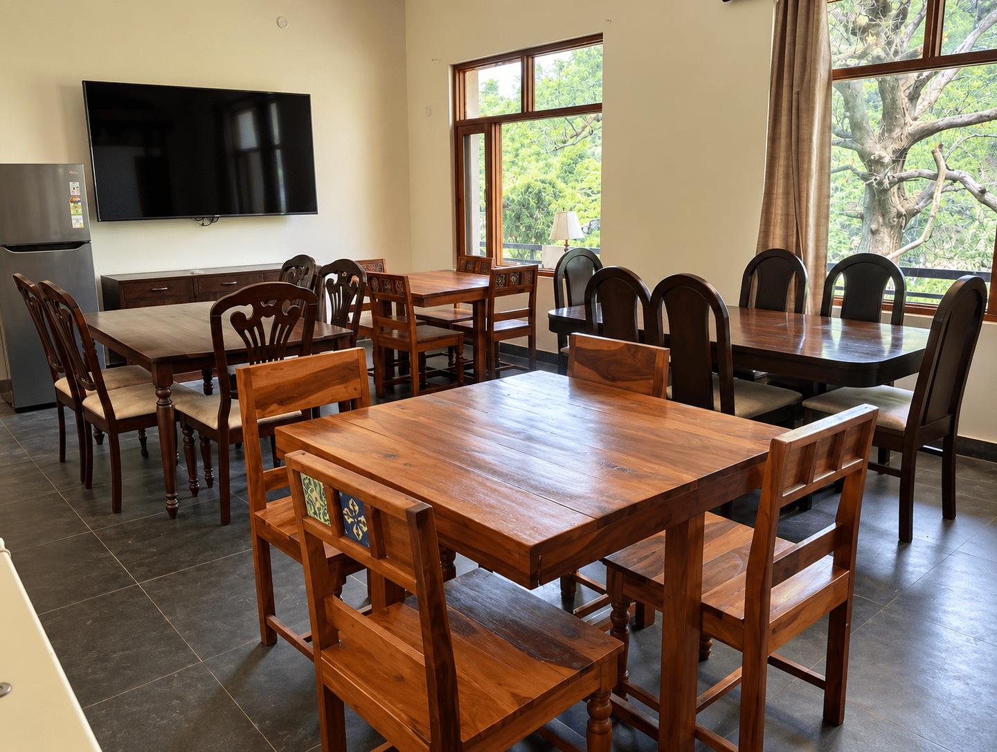 restaurant-dining-tables-3