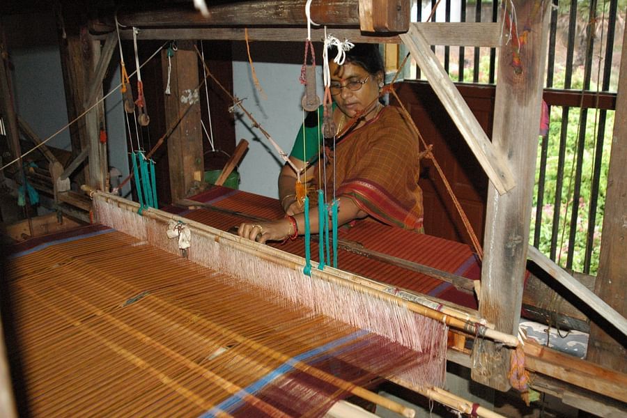 alt-text Saree Making at the weaving centre
