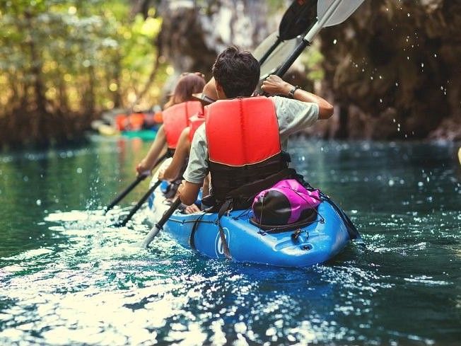 alt-text Kayaking 