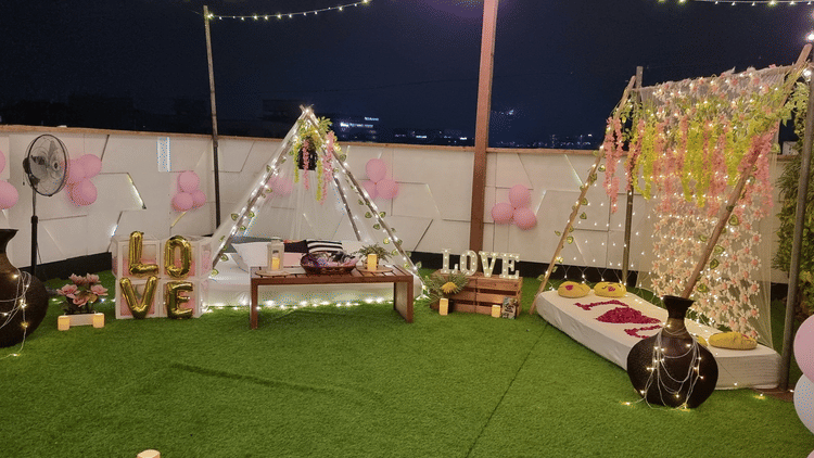 Rooftop Couple Dinner Date in Mumbai