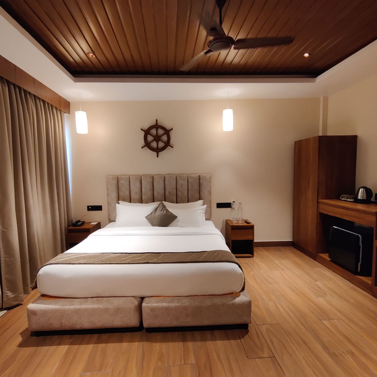 Side view of the room showcasing the veranda with sliding glass doors and greenery
