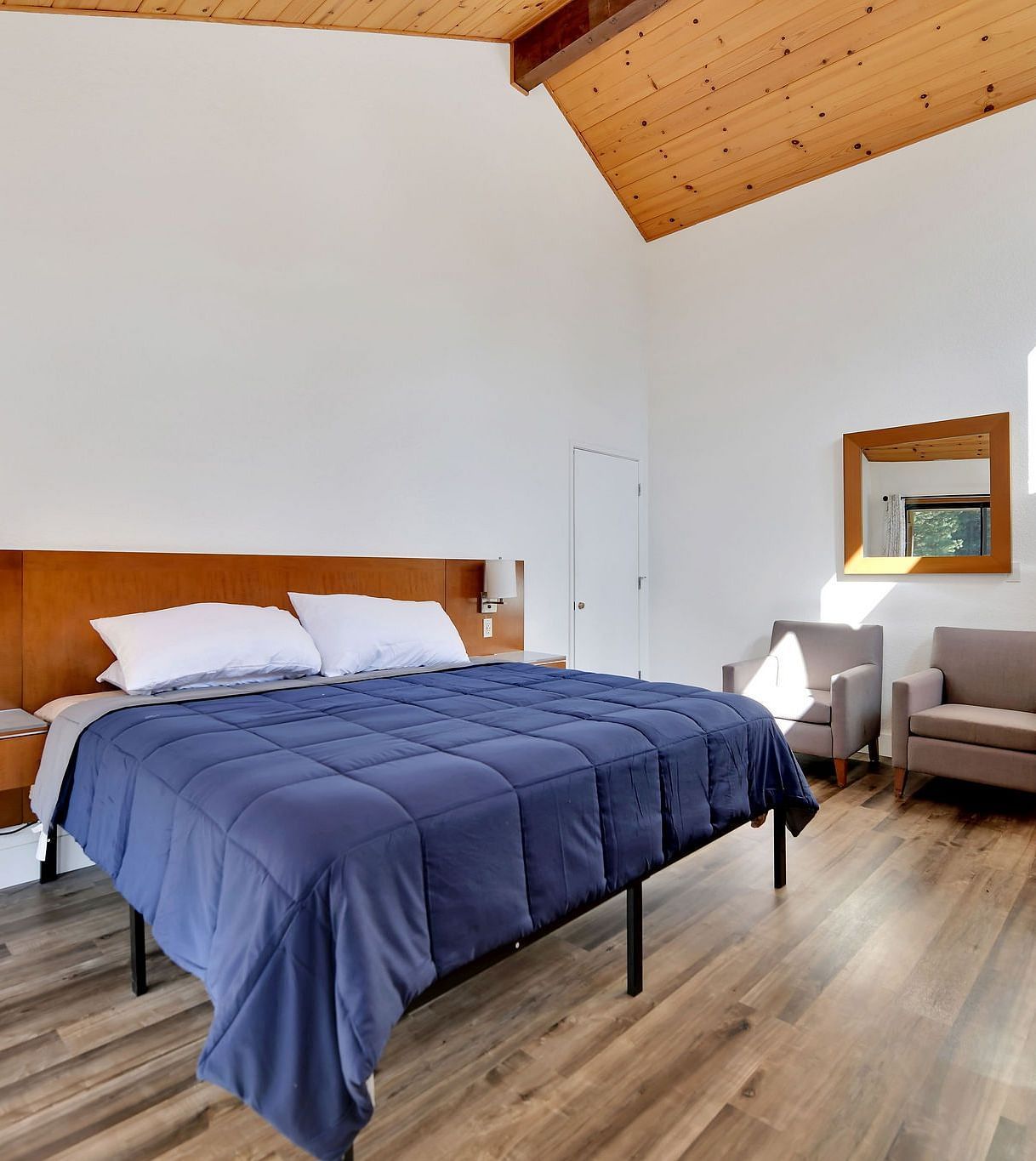A view of a room at Amador Hotel with a double bed.